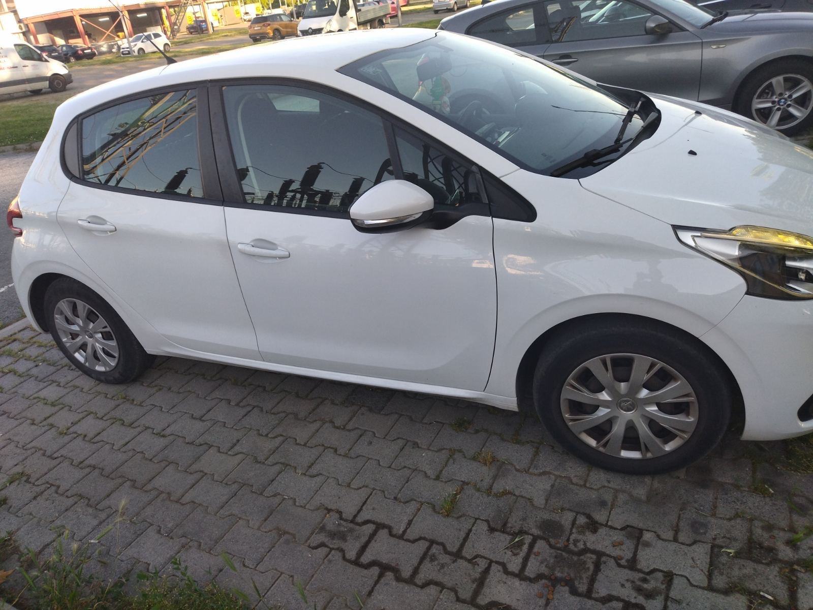 Peugeot 208 1,0, fotografija 5