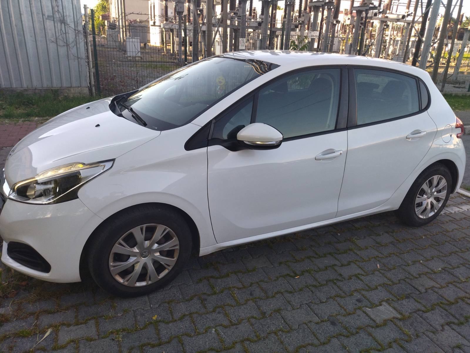 Peugeot 208 1,0, fotografija 10