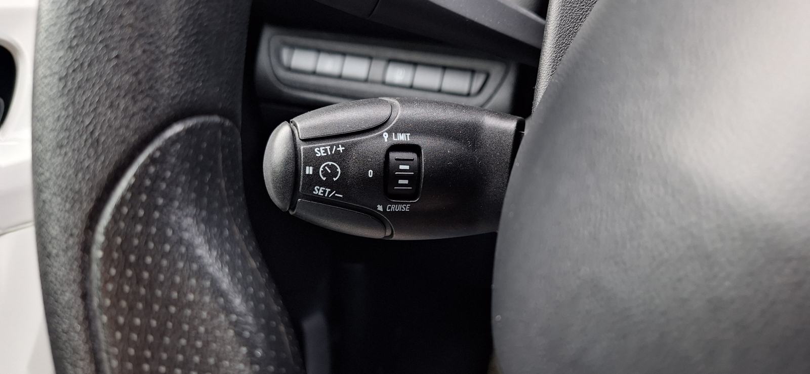 Peugeot 208 1,0 VTi, 71.000KM, KLIMA, TEMPOMAT, DVOBOJAN, NA IME..., fotografija 17