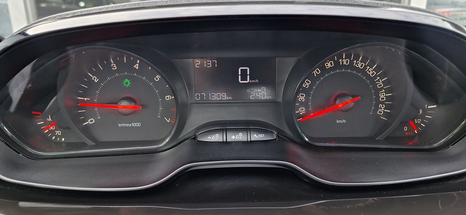 Peugeot 208 1,0 VTi, 71.000KM, KLIMA, TEMPOMAT, DVOBOJAN, NA IME..., fotografija 15