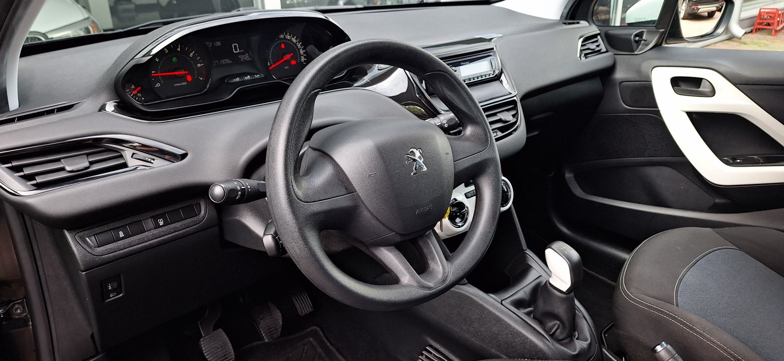 Peugeot 208 1,0 VTi, 71.000KM, KLIMA, TEMPOMAT, DVOBOJAN, NA IME..., fotografija 13