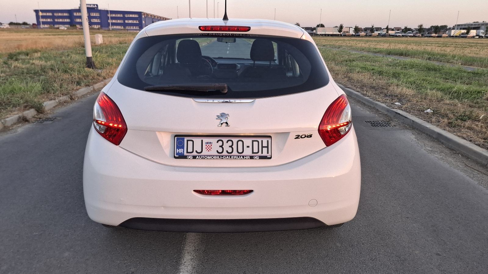 Peugeot 208 1,0 VTi, fotografija 4