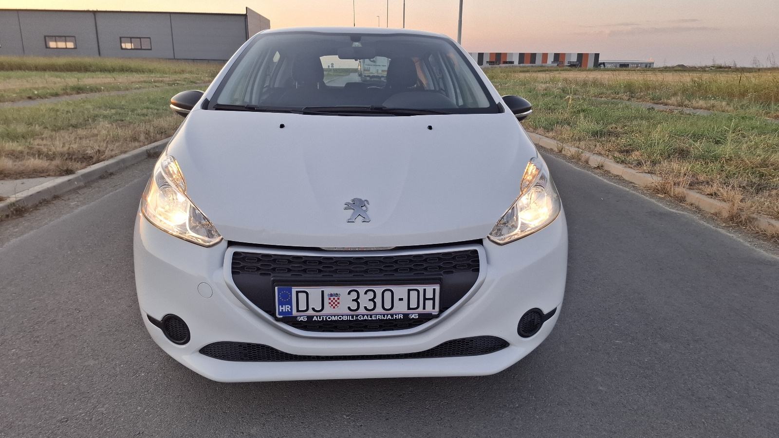 Peugeot 208 1,0 VTi, fotografija 3
