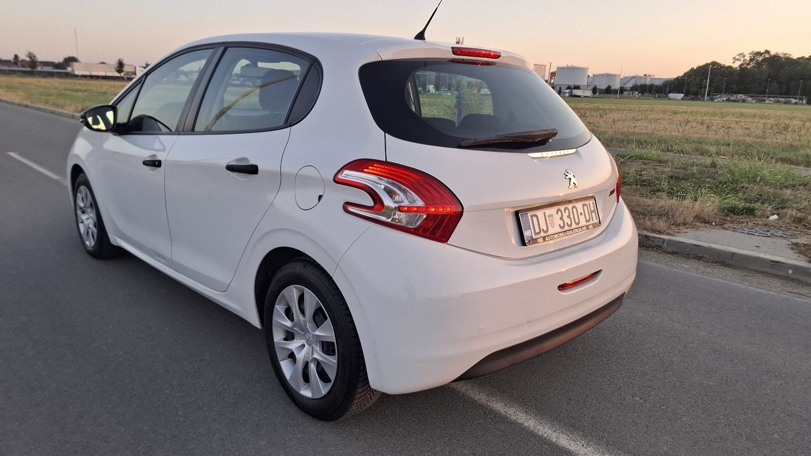 Peugeot 208 1,0 VTi, fotografija 6
