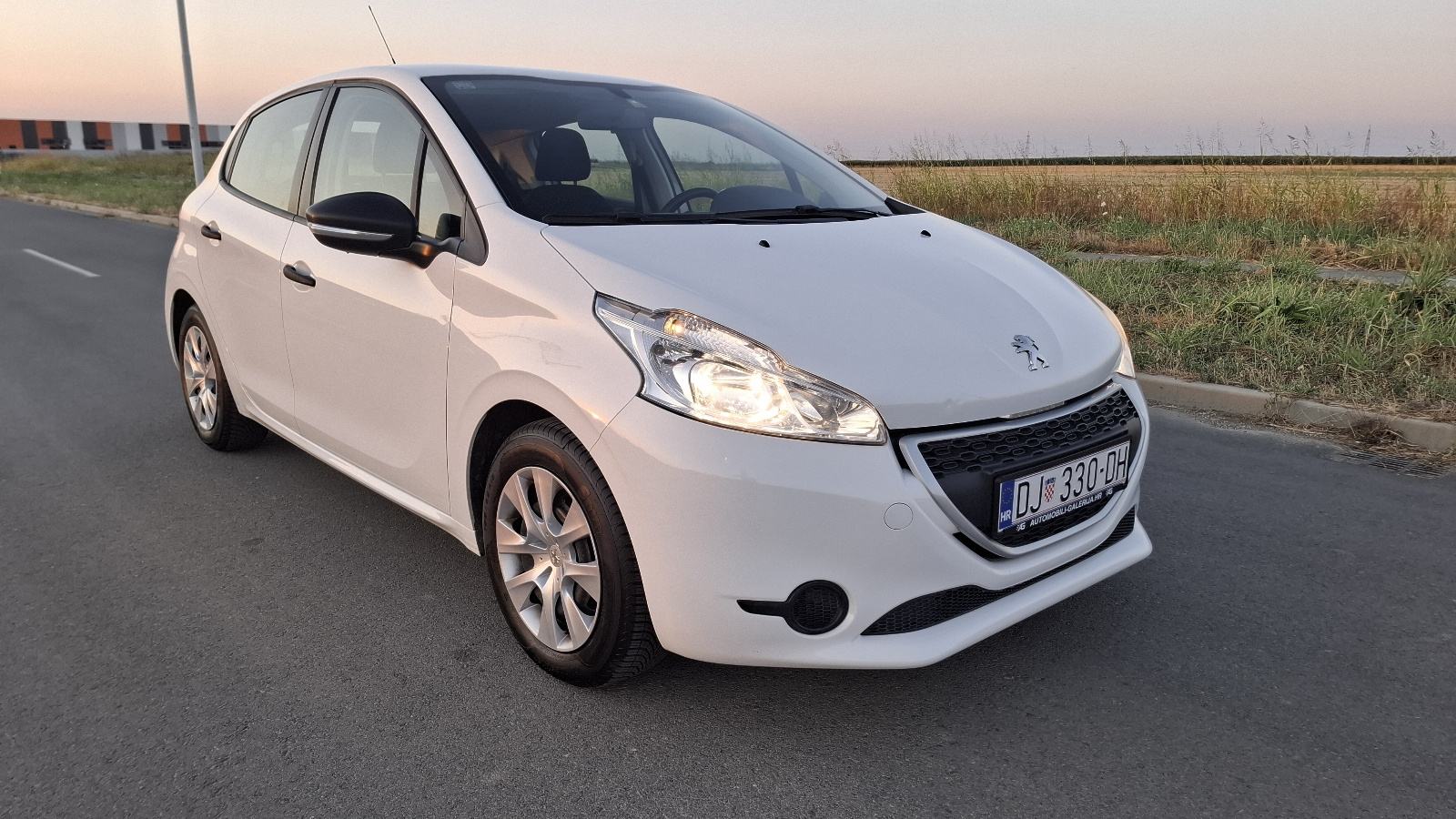 Peugeot 208 1,0 VTi, fotografija 2