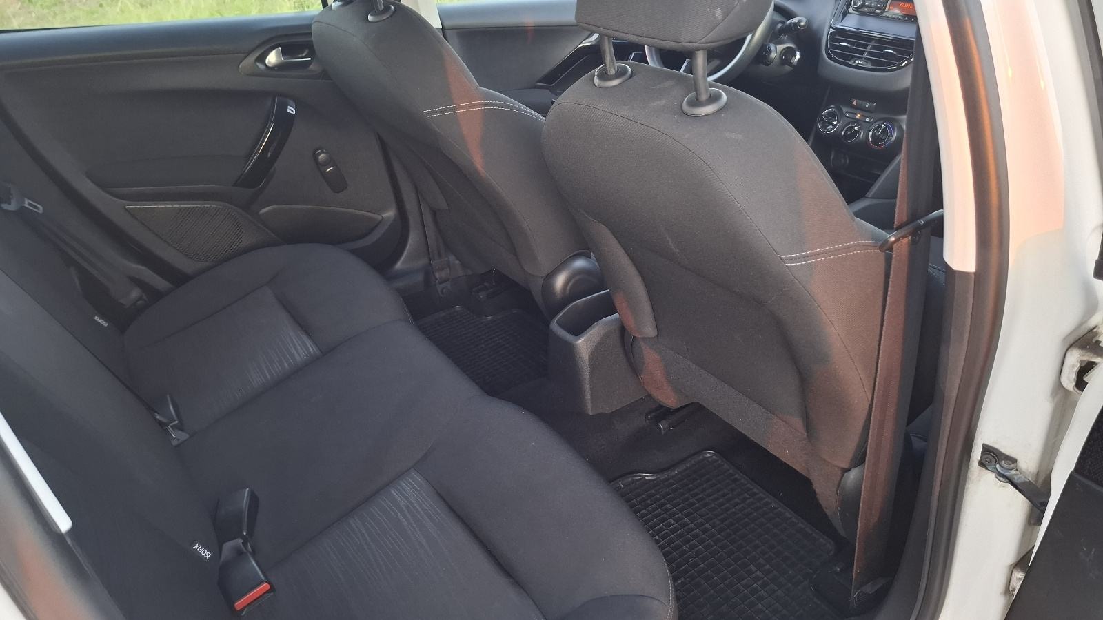 Peugeot 208 1,0 VTi, fotografija 10