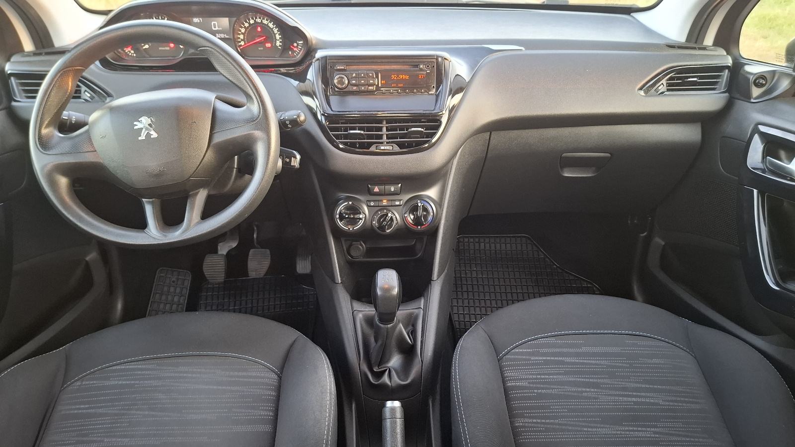 Peugeot 208 1,0 VTi, fotografija 11