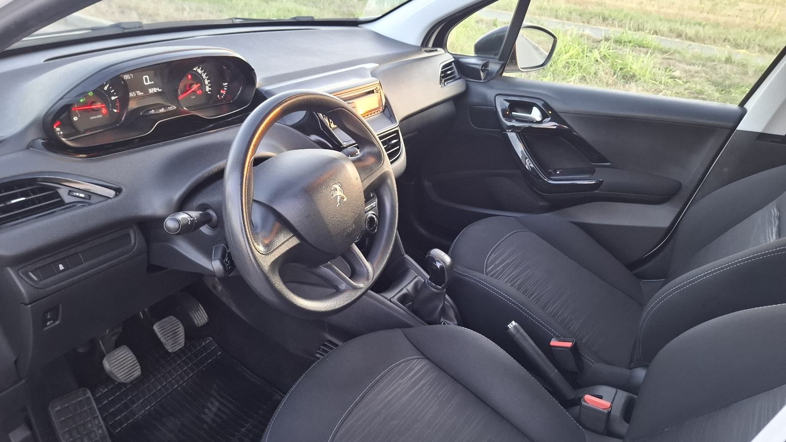 Peugeot 208 1,0 VTi, fotografija 12