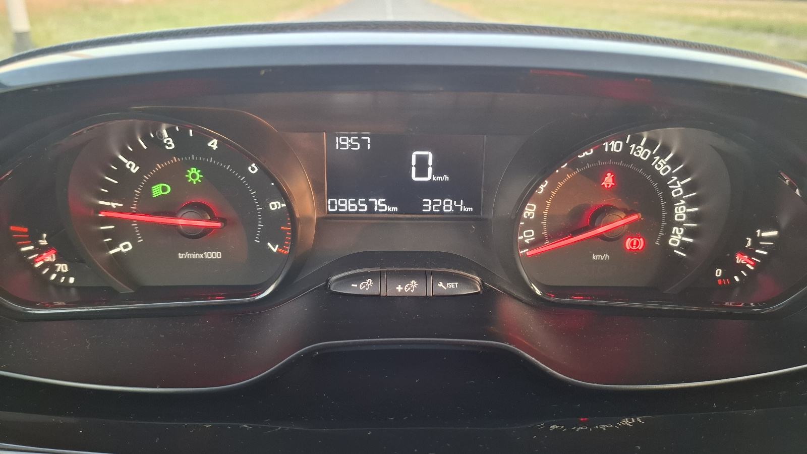 Peugeot 208 1,0 VTi, fotografija 13