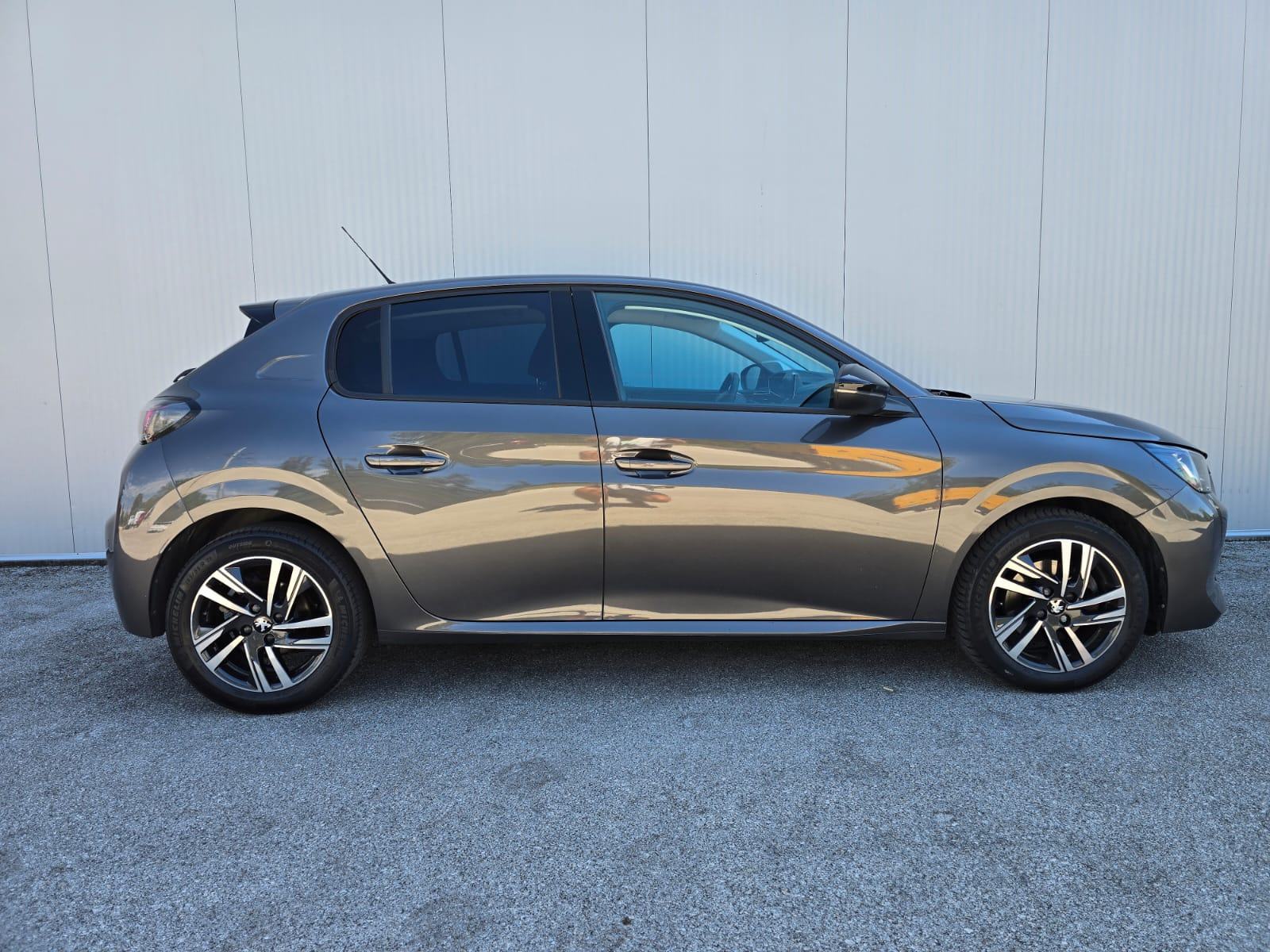 Peugeot 208 1,2 100 KS Allure, 1. vl, Top Stanje, Veliki servis!, fotografija 6