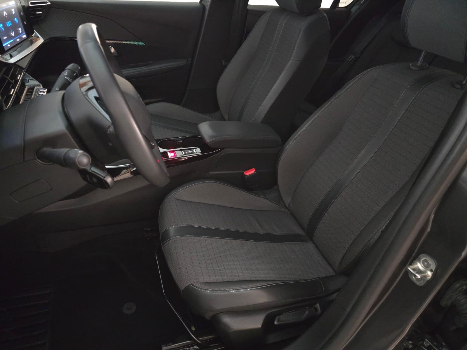 Peugeot 208 1,2 100 KS Allure, 1. vl, Top Stanje, Veliki servis!, fotografija 17
