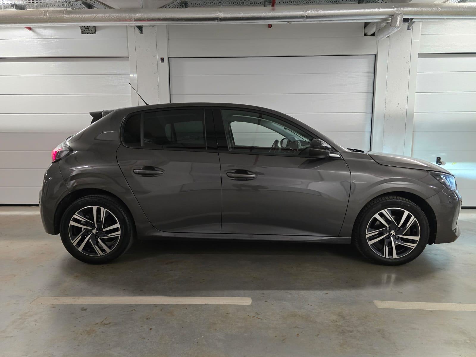 Peugeot 208 1,2 100 KS Allure, 1. vl, Top Stanje, Veliki servis!, fotografija 13