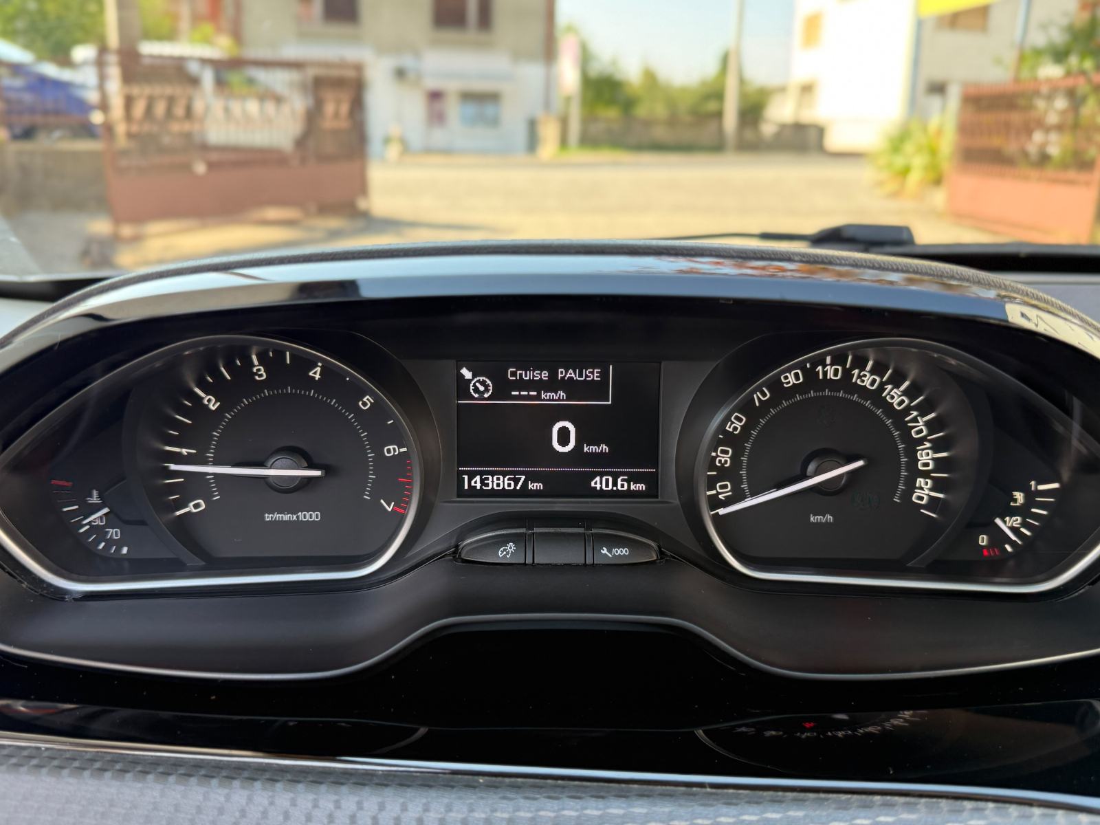 Peugeot 208 1,2 110 ks *REG 07/27* PANORAMA, Aut. klima, Kamera, NAVI, fotografija 15