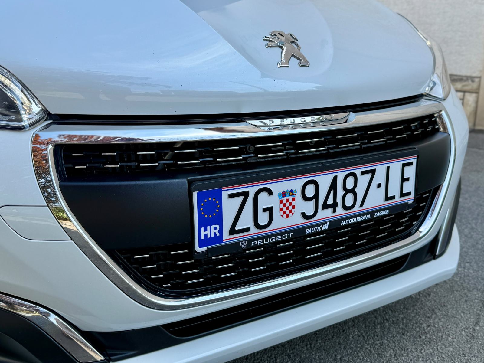 Peugeot 208 1,2 110 ks *REG 07/27* PANORAMA, Aut. klima, Kamera, NAVI, fotografija 19