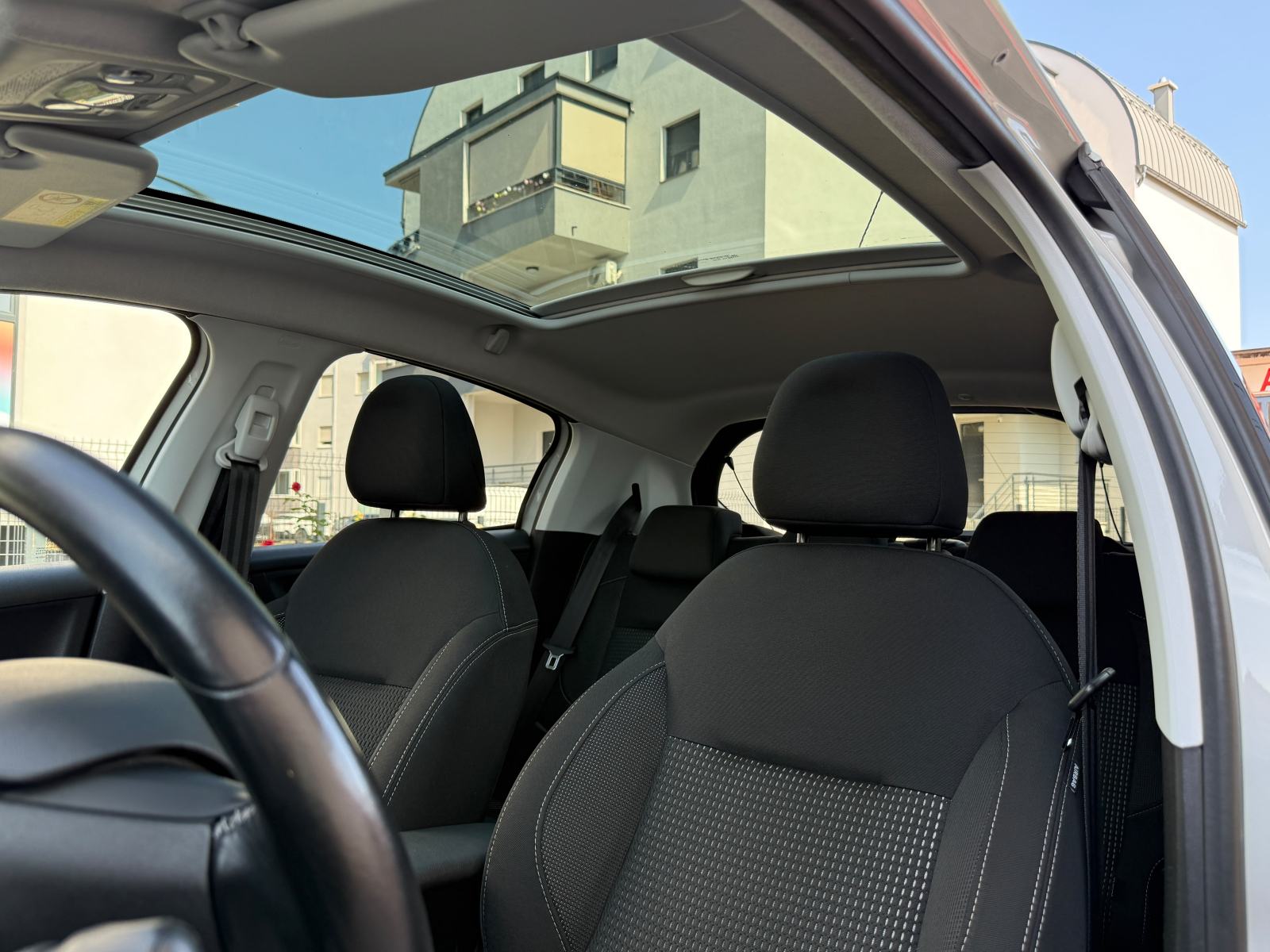 Peugeot 208 1,2 110 ks *REG 07/27* PANORAMA, Aut. klima, Kamera, NAVI, fotografija 9