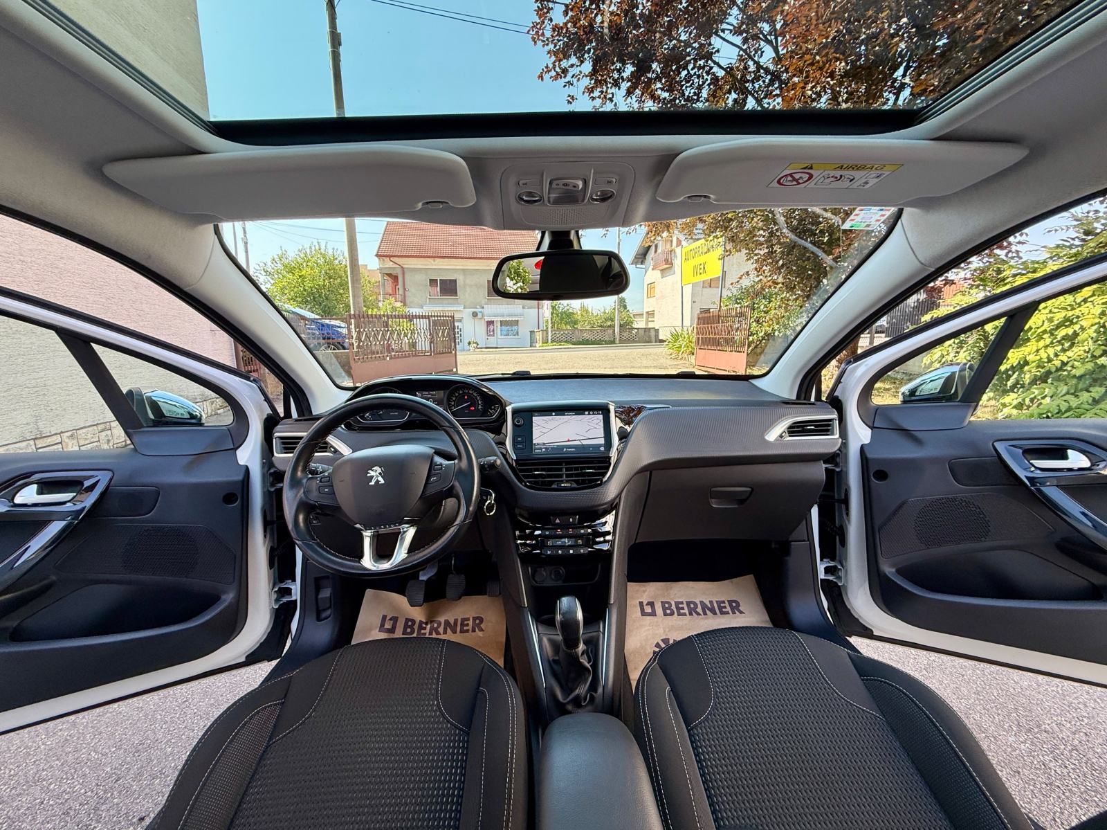 Peugeot 208 1,2 110 ks *REG 07/27* PANORAMA, Aut. klima, Kamera, NAVI, fotografija 10