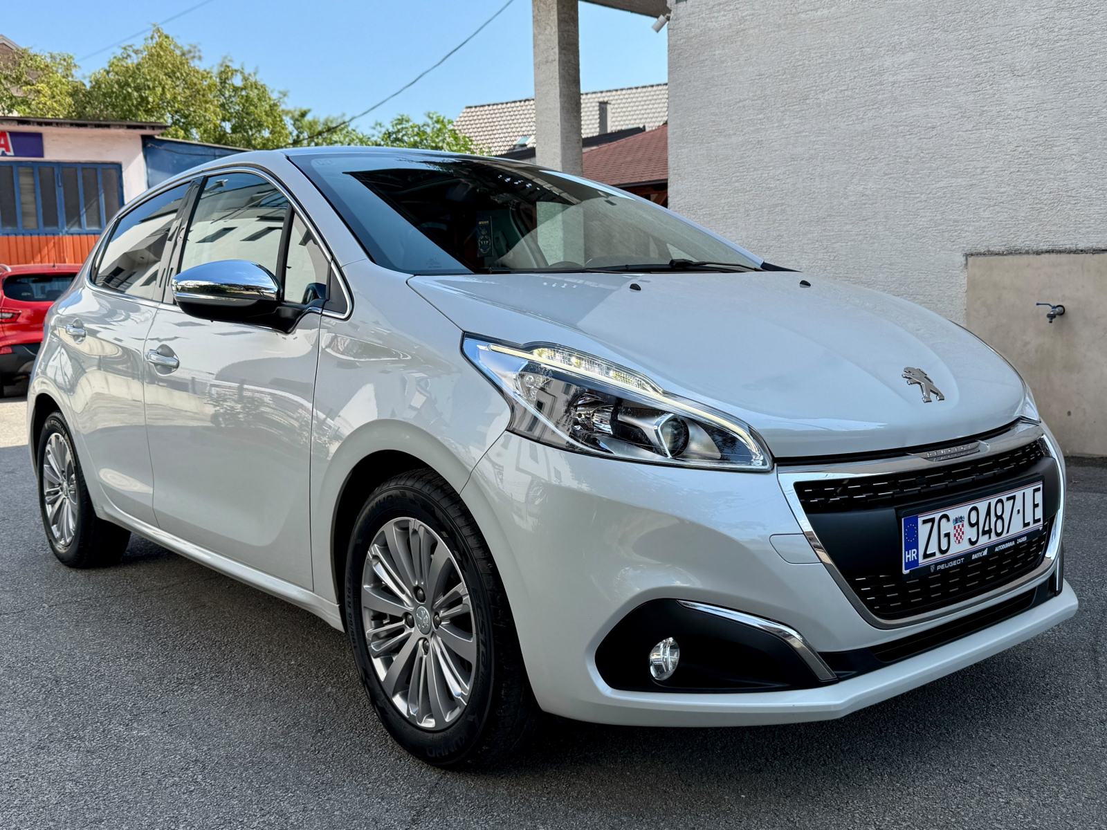 Peugeot 208 1,2 110 ks *REG 07/27* PANORAMA, Aut. klima, Kamera, NAVI, fotografija 5