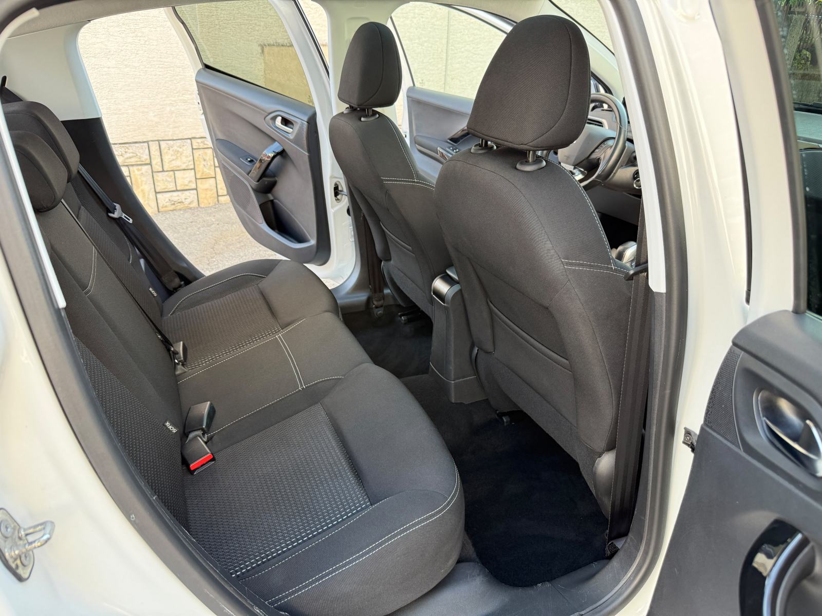 Peugeot 208 1,2 110 ks *REG 07/27* PANORAMA, Aut. klima, Kamera, NAVI, fotografija 17