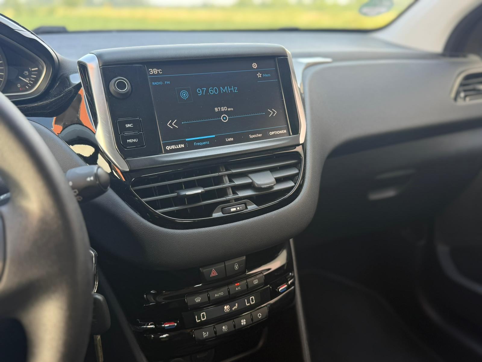PEUGEOT 208 1.2 - 2018 GOD, fotografija 15