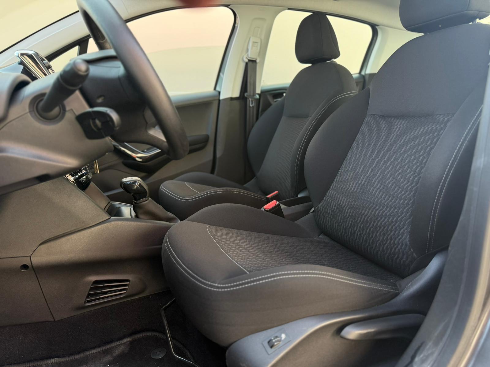 PEUGEOT 208 1.2 - 2018 GOD, fotografija 17