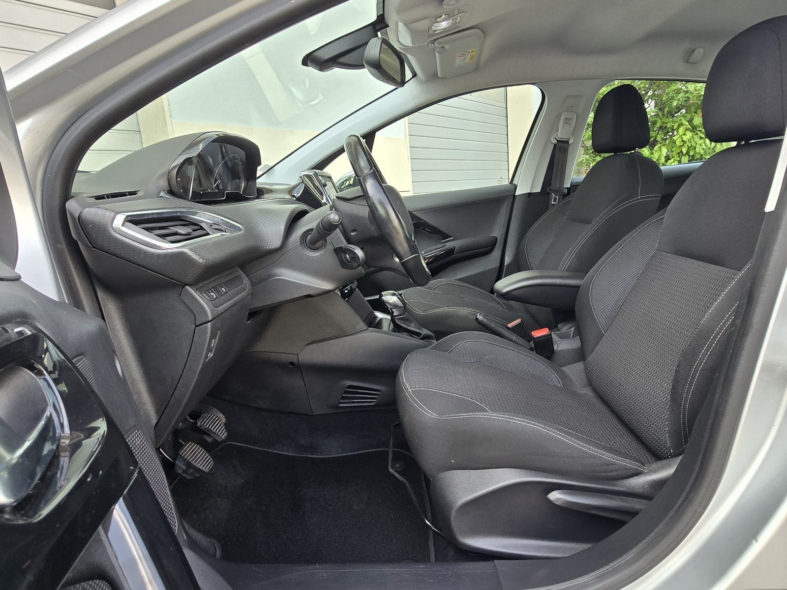 Peugeot 208 1,2 81 kw⛔️novi servis+nove gume⛔️, fotografija 11