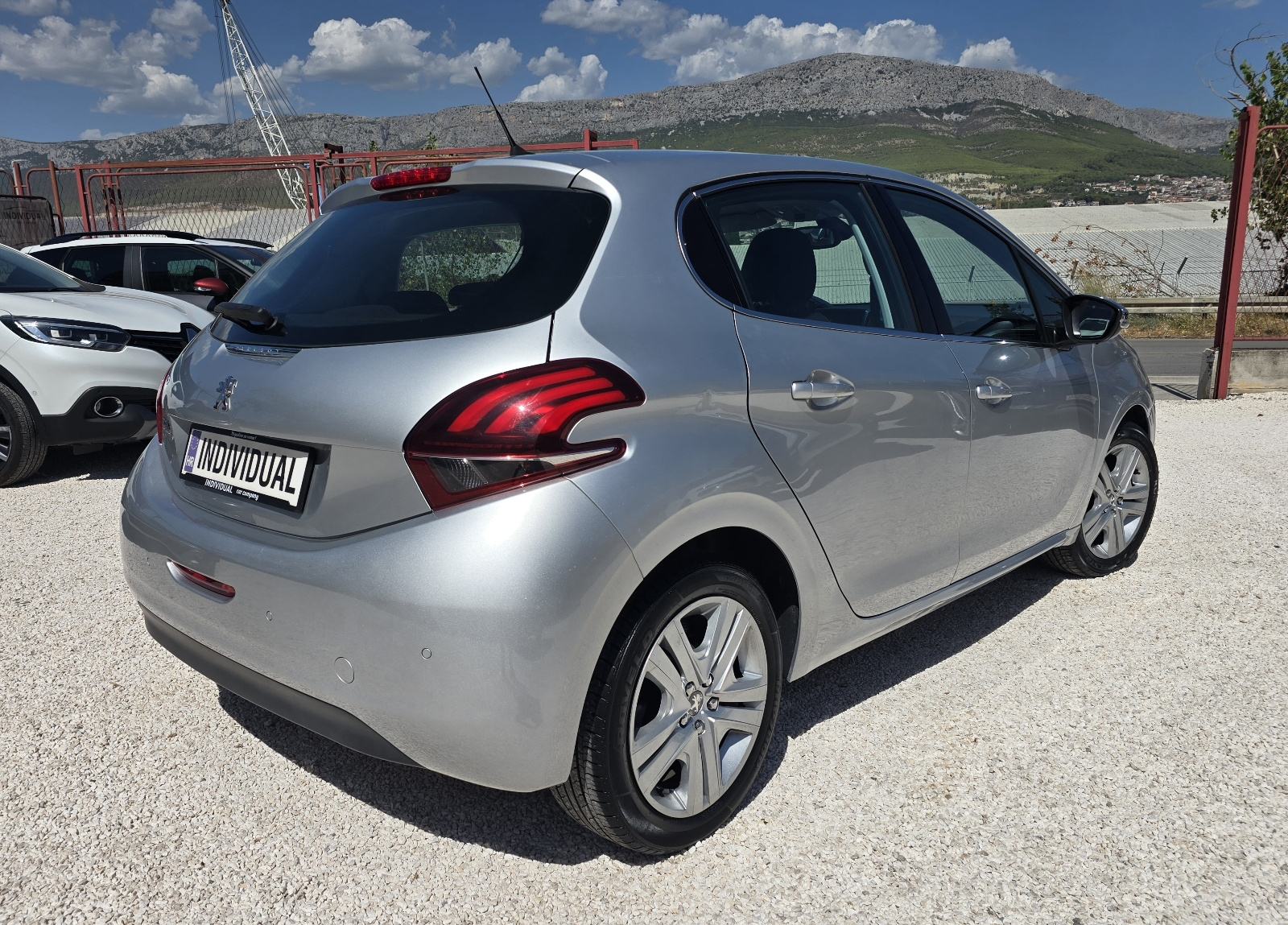 Peugeot 208 1,2 81 kw⛔️novi servis+nove gume⛔️, fotografija 4