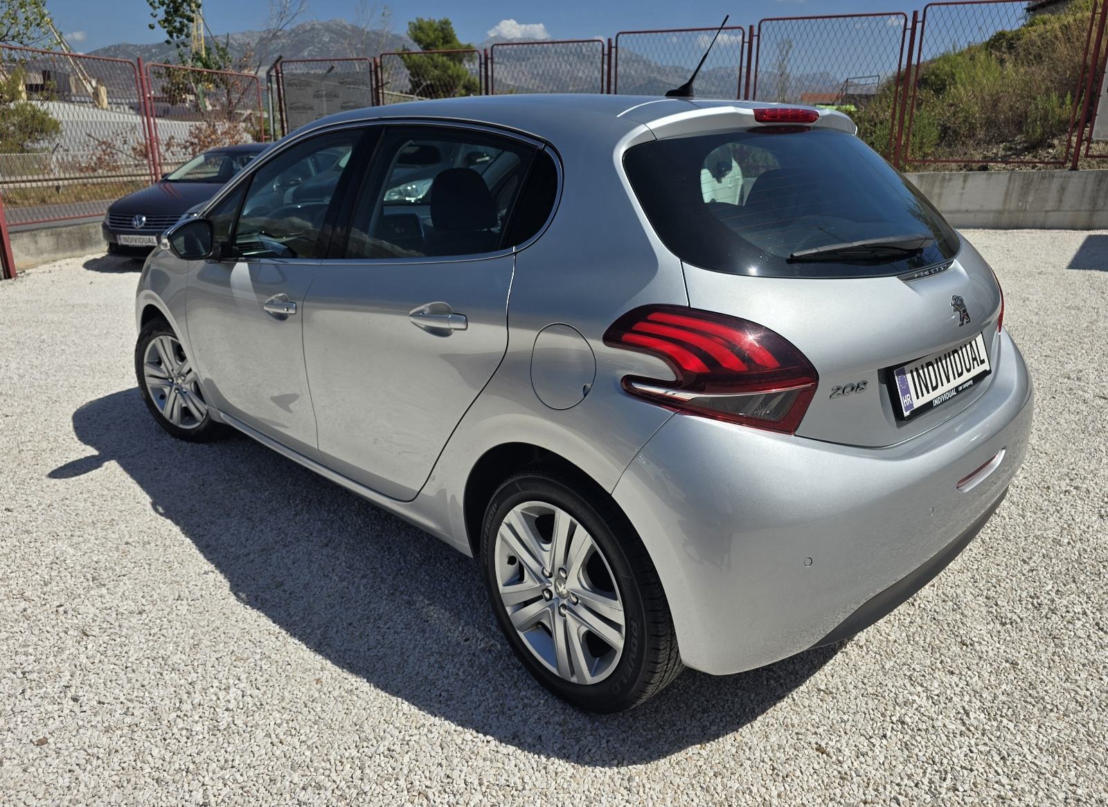 Peugeot 208 1,2 81 kw⛔️novi servis+nove gume⛔️, fotografija 3