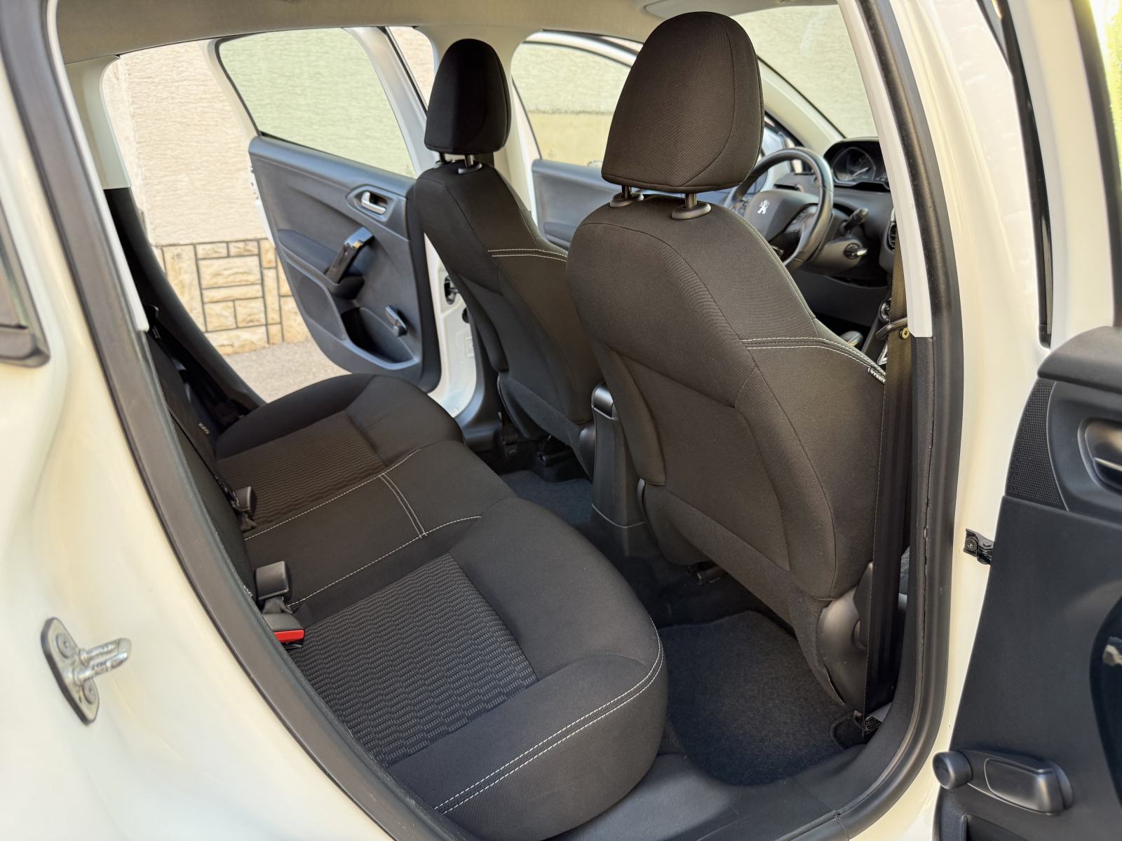 Peugeot 208 1.2 90 tkm. *REG 07/27* Klima, PDC, LED, Grijanje sjedala, fotografija 13