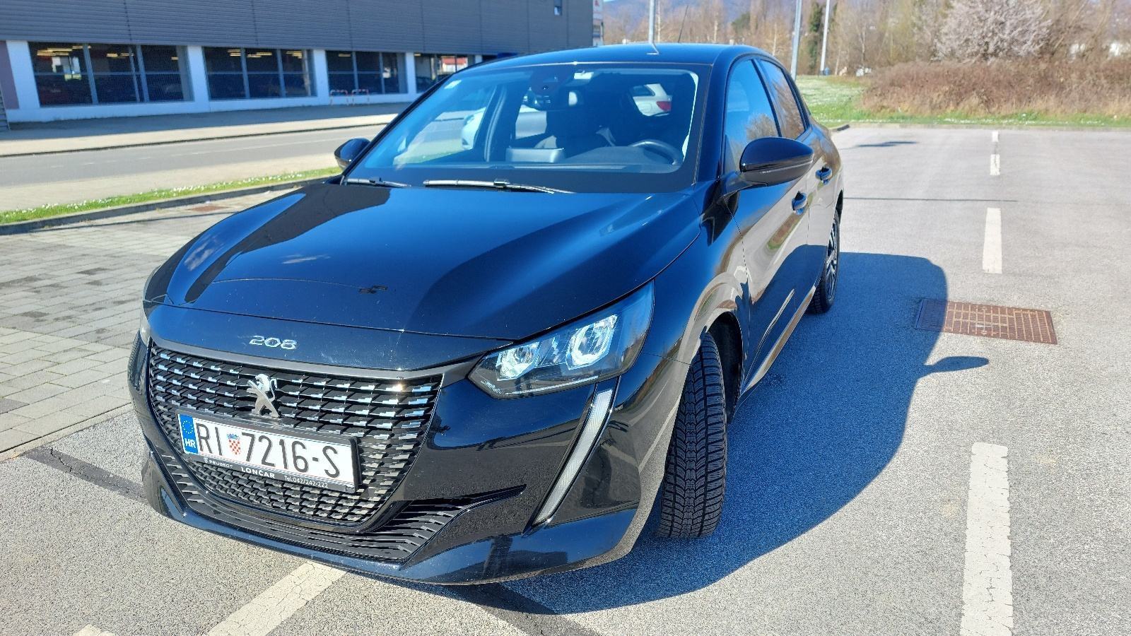 Peugeot 208 1,2 ALLURE 100-urađen veliki servis!, fotografija 1