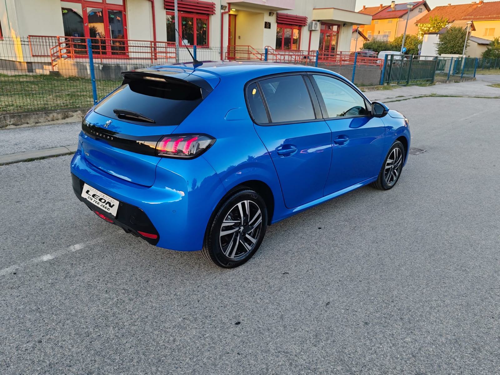 Peugeot 208 1,2, ALLURE 2021 G. 86000 KM, fotografija 4