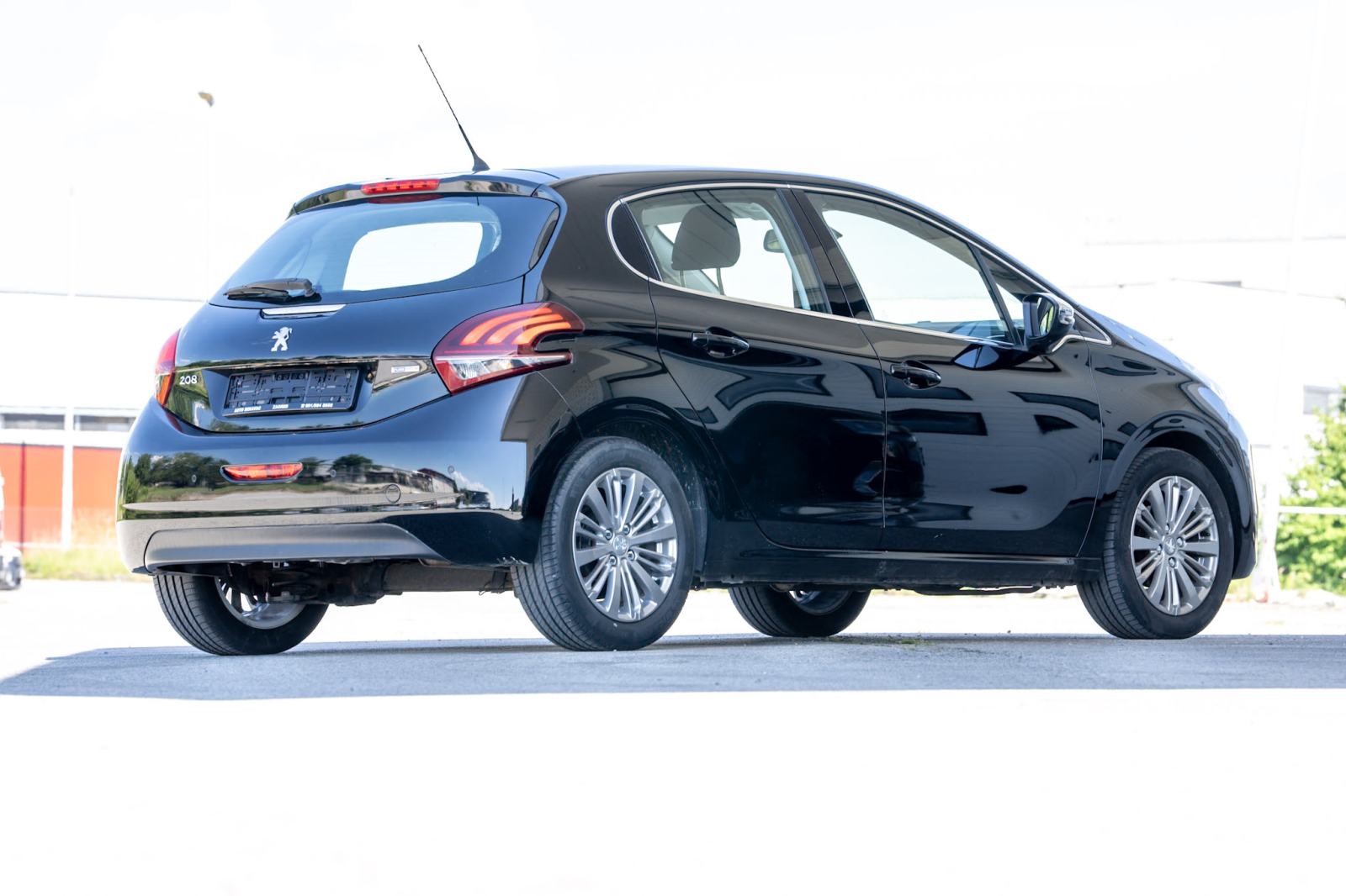 PEUGEOT 208 1.2 *** ALLURE *** SERVISNA, JAKO OČUVANO VOZILO, fotografija 3