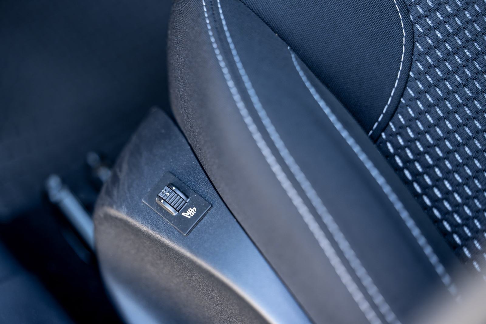 PEUGEOT 208 1.2 *** ALLURE *** SERVISNA, JAKO OČUVANO VOZILO, fotografija 9