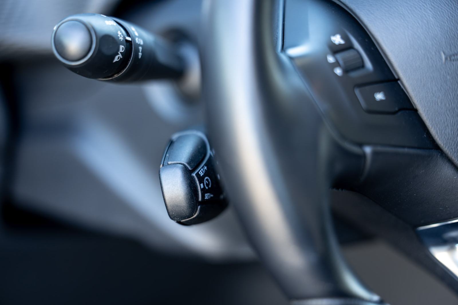 PEUGEOT 208 1.2 *** ALLURE *** SERVISNA, JAKO OČUVANO VOZILO, fotografija 10