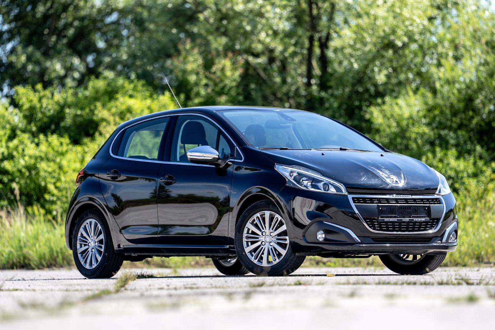 PEUGEOT 208 1.2 *** ALLURE *** SERVISNA, JAKO OČUVANO VOZILO, fotografija 2