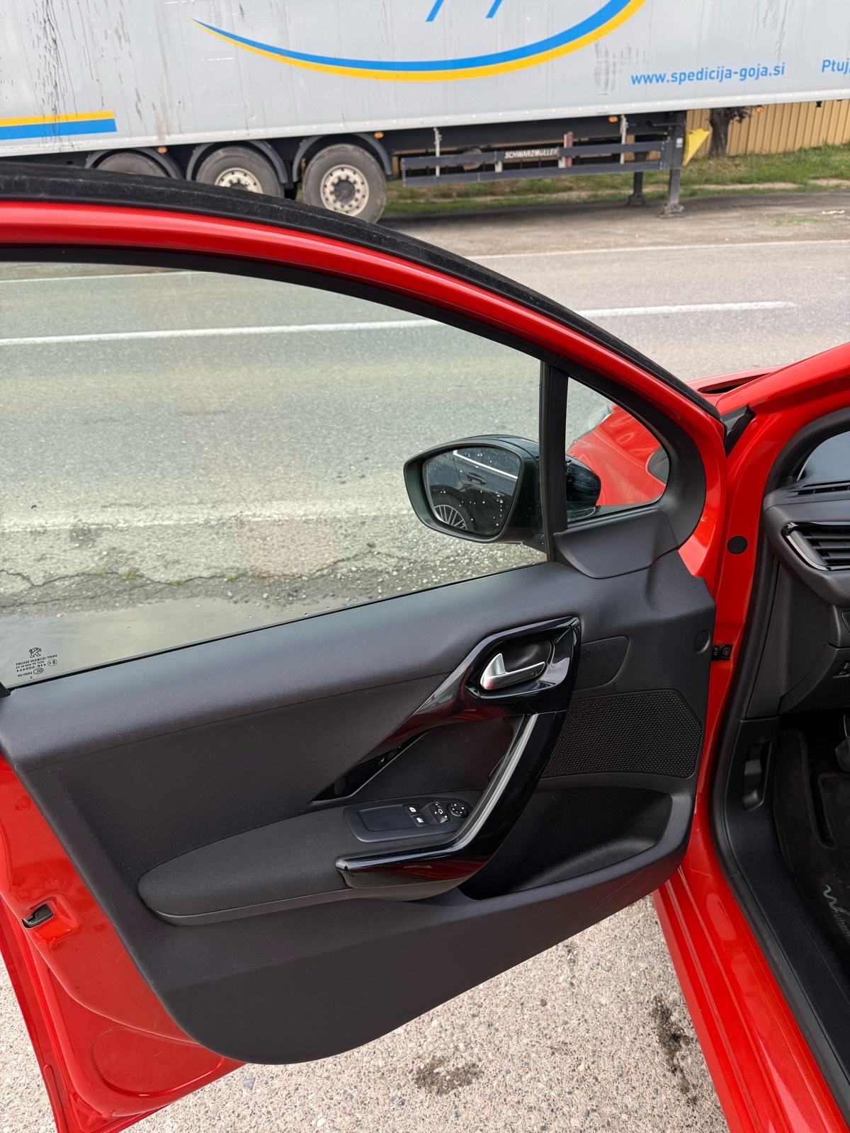 Peugeot 208 1,2 servisna knjiga, alu, kamera, fotografija 5