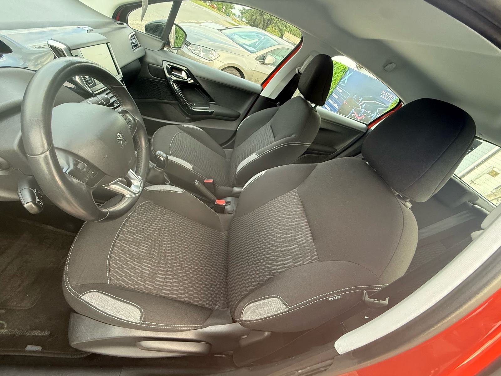 Peugeot 208 1,2 servisna knjiga, alu, kamera, fotografija 6