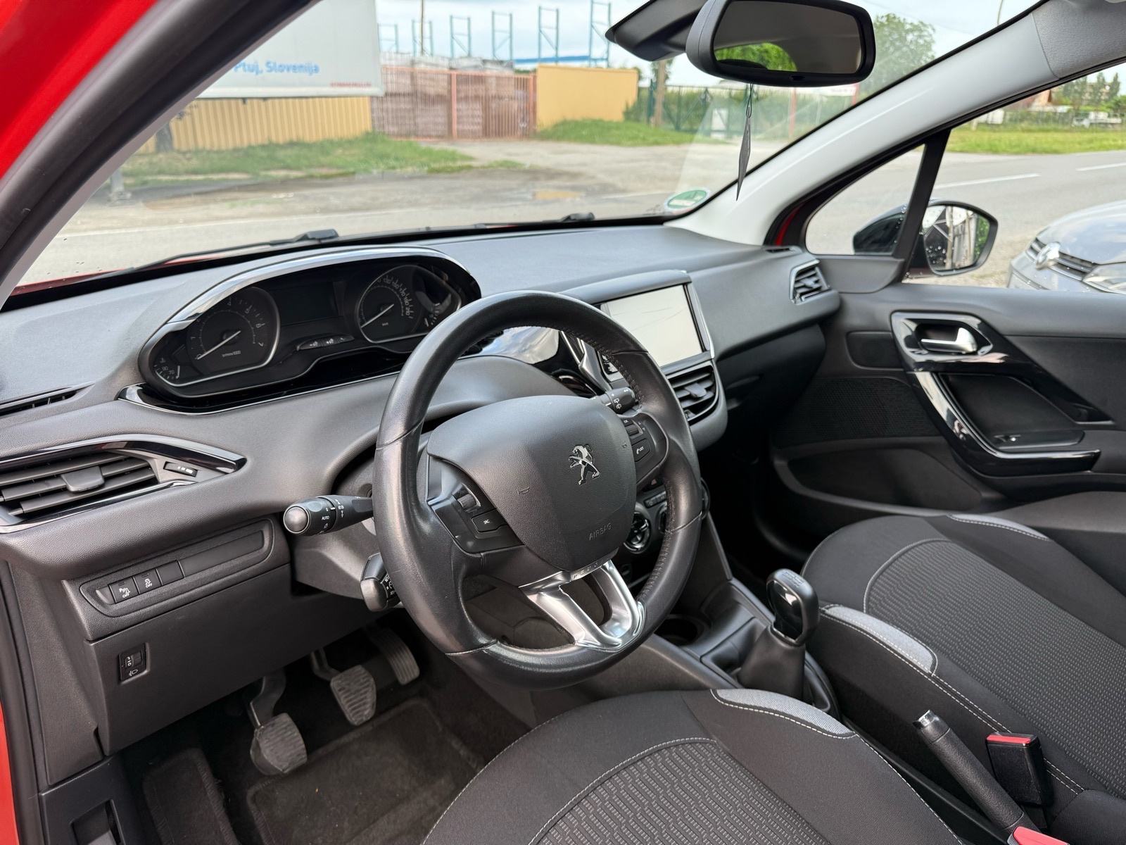 Peugeot 208 1,2 servisna knjiga, alu, kamera, fotografija 7