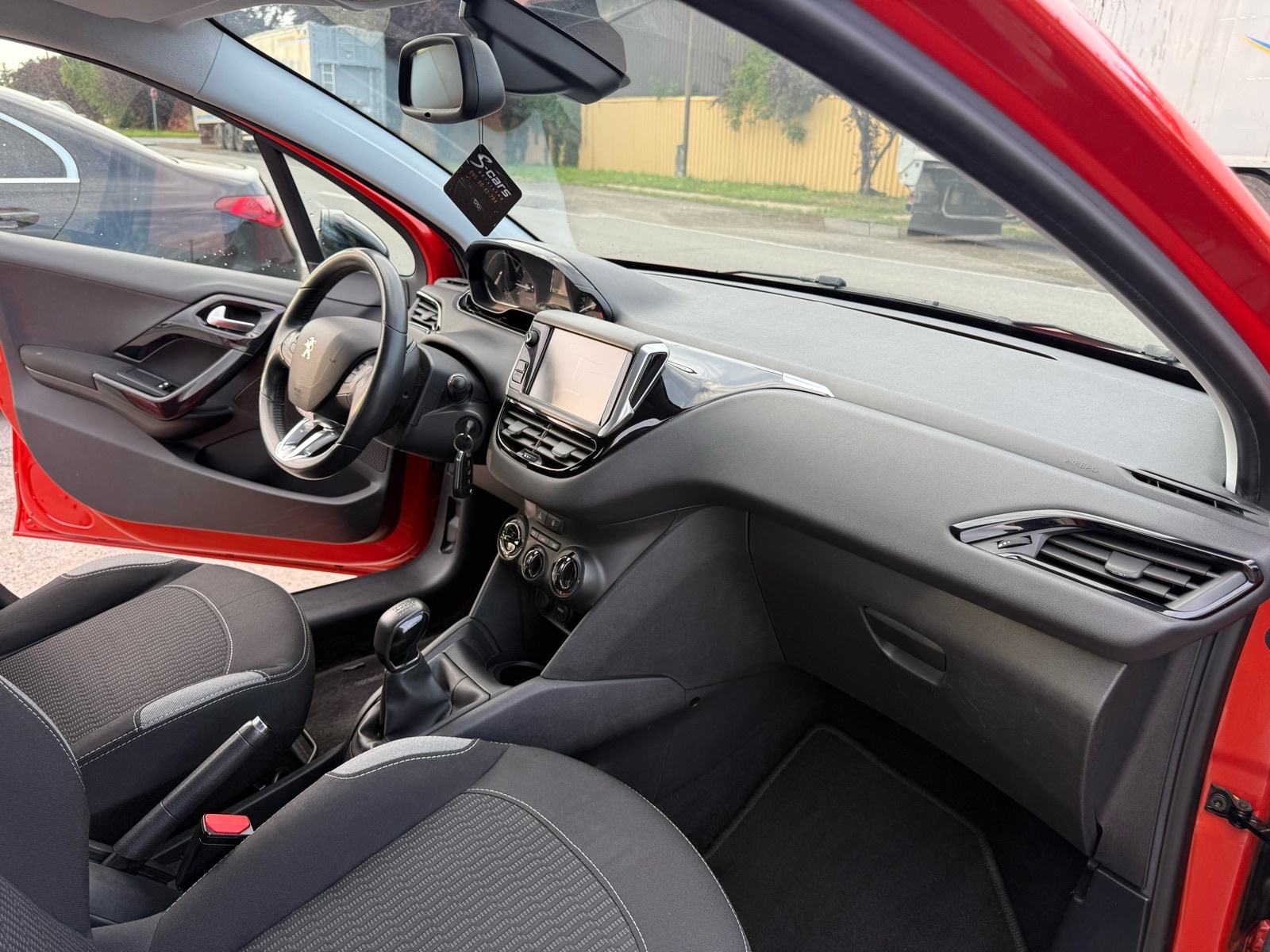 Peugeot 208 1,2 servisna knjiga, alu, kamera, fotografija 12