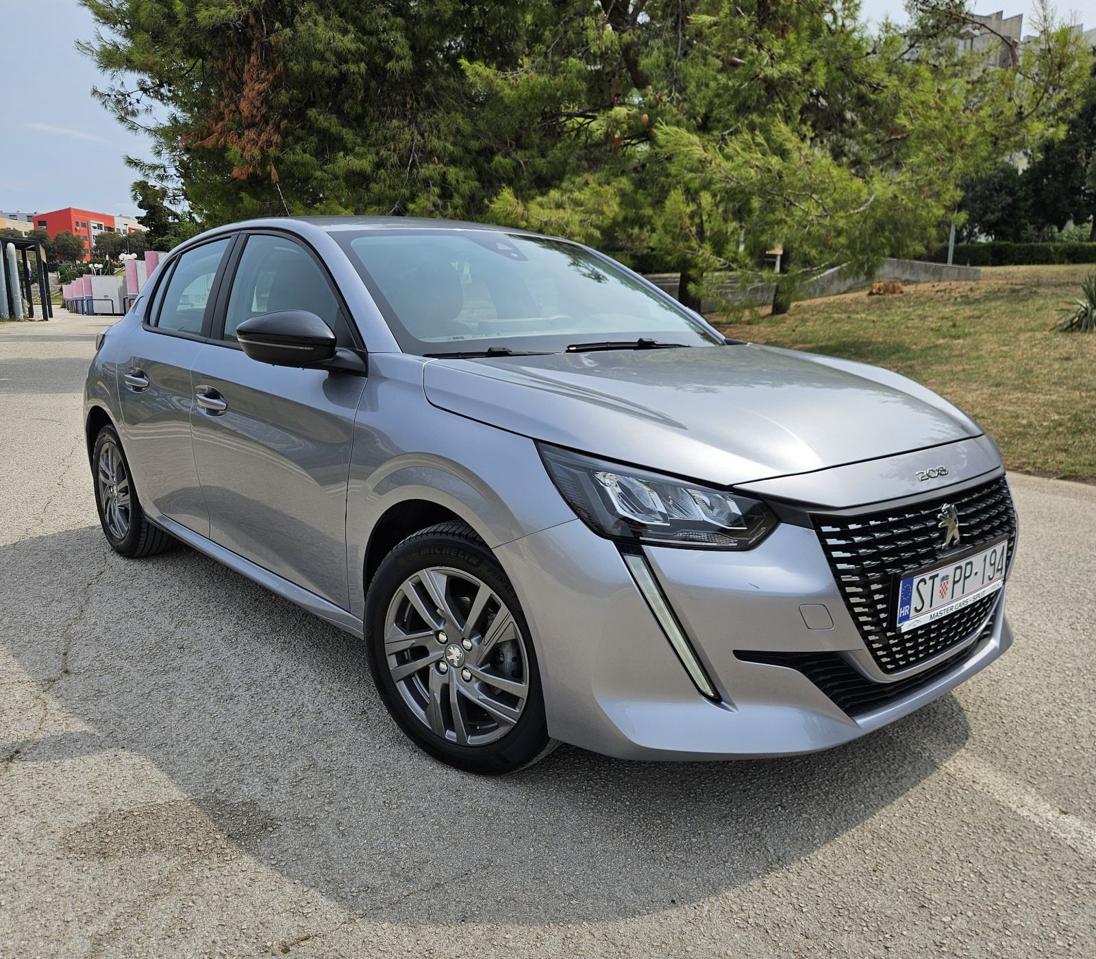 PEUGEOT 208 1,2 BENZIN • SAMO 29.000 KM • FULL OPREMA • JAMSTVO, pogled izvana - slika 2