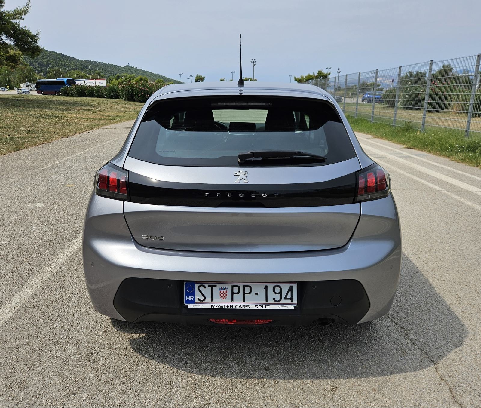 PEUGEOT 208 1,2 BENZIN • SAMO 29.000 KM • FULL OPREMA • JAMSTVO, fotografija 9