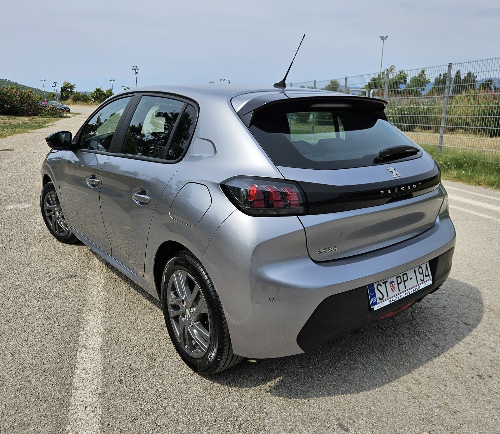 PEUGEOT 208 1,2 BENZIN • SAMO 29.000 KM • FULL OPREMA • JAMSTVO, pogled izvana - slika 4
