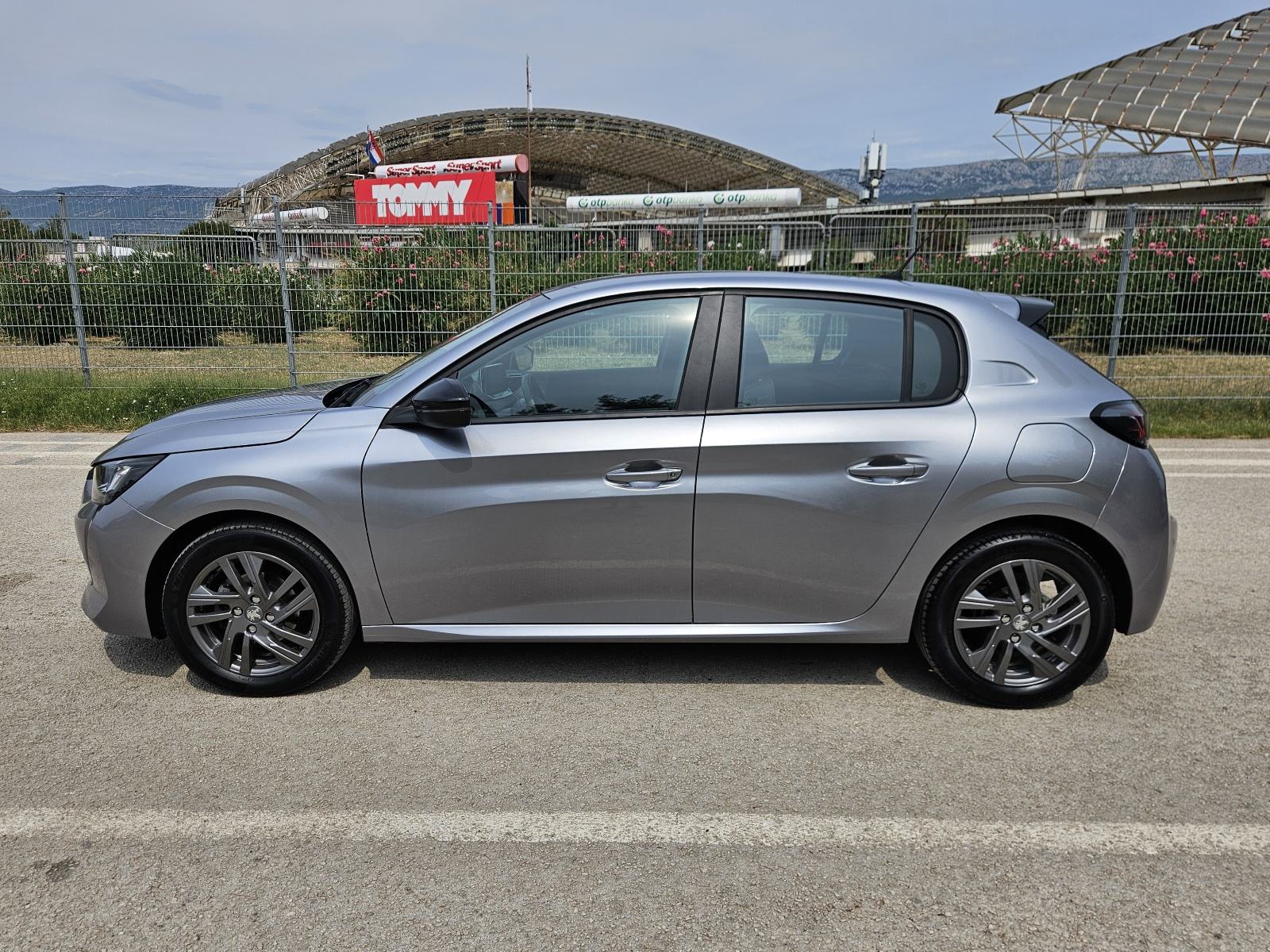 PEUGEOT 208 1,2 BENZIN • SAMO 29.000 KM • FULL OPREMA • JAMSTVO, fotografija 11