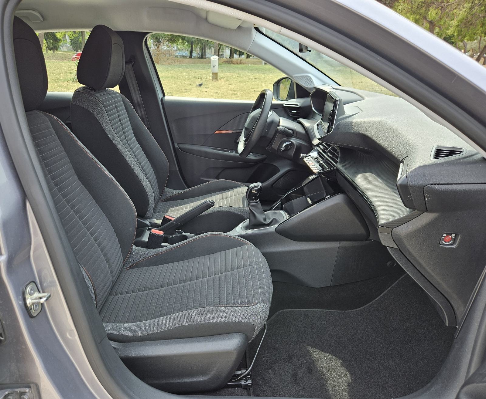 PEUGEOT 208 1,2 BENZIN • SAMO 29.000 KM • FULL OPREMA • JAMSTVO, fotografija 14