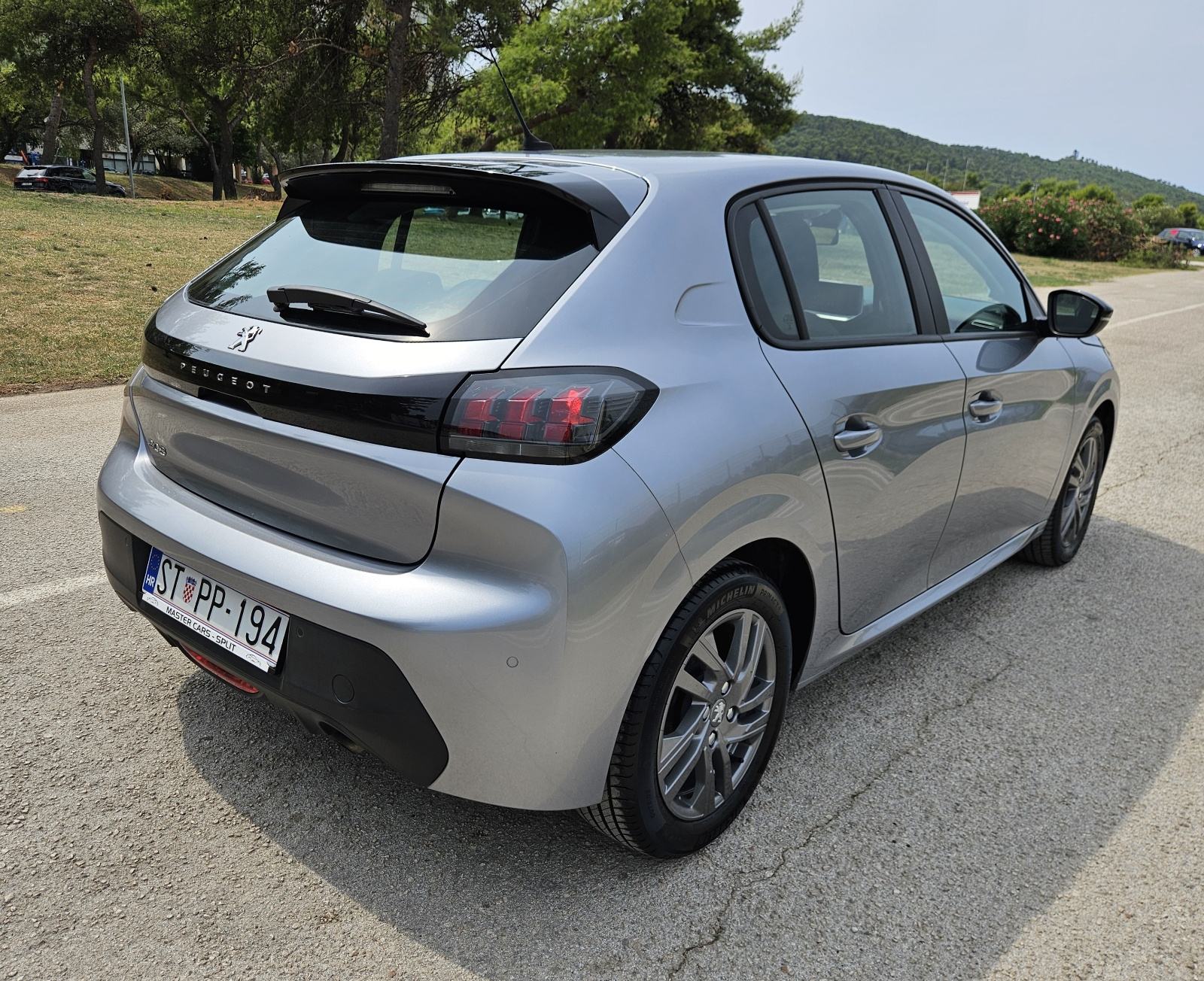 PEUGEOT 208 1,2 BENZIN • SAMO 29.000 KM • FULL OPREMA • JAMSTVO, fotografija 8