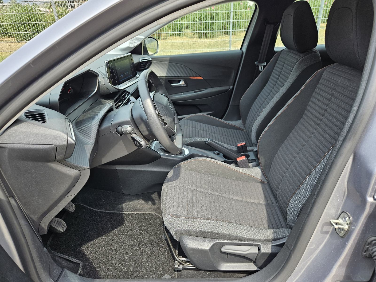 PEUGEOT 208 1,2 BENZIN • SAMO 29.000 KM • FULL OPREMA • JAMSTVO, fotografija 18