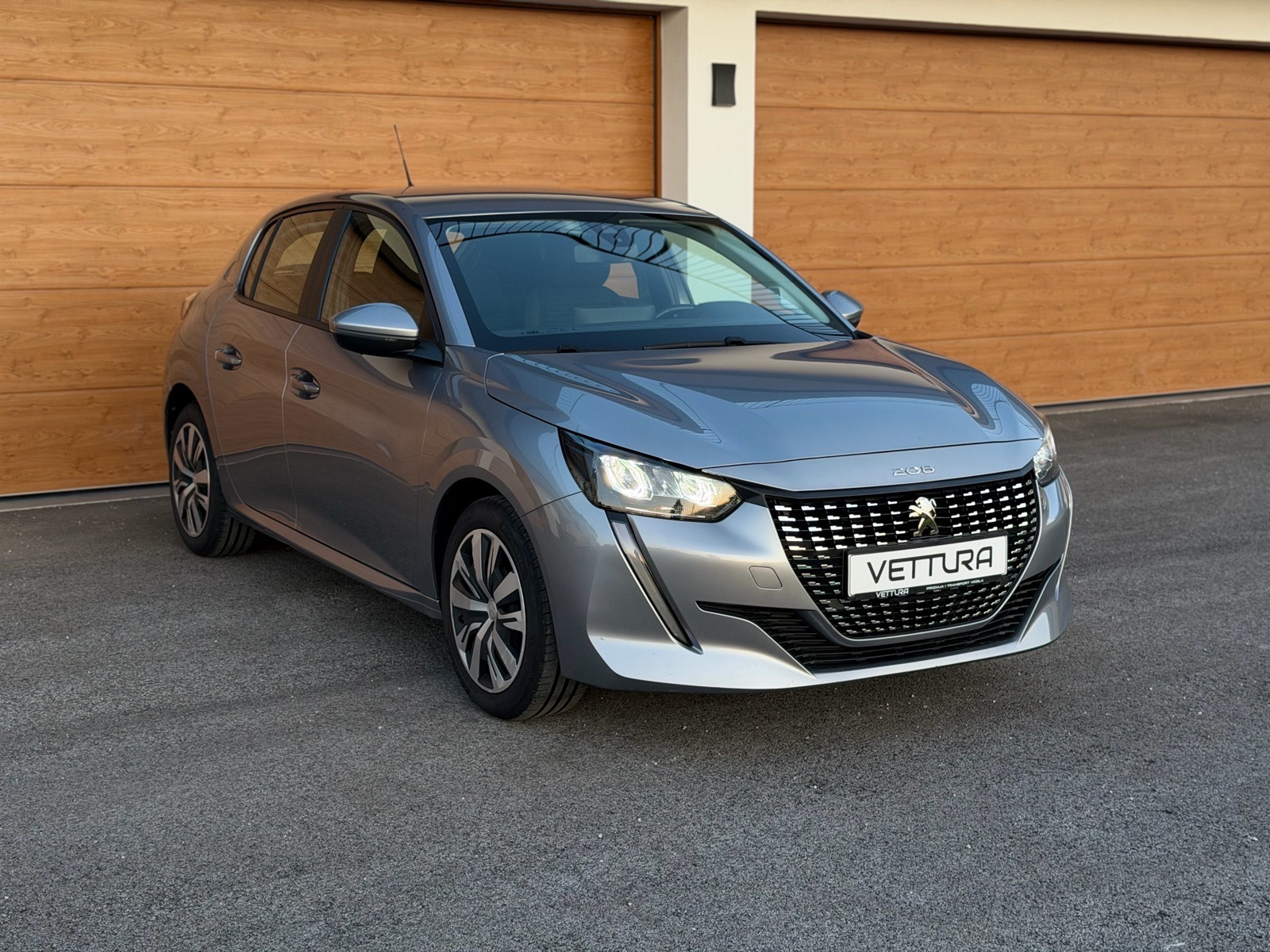 Peugeot 208 1,2 • Full led • Navi • 38tkm • Servis, fotografija 1