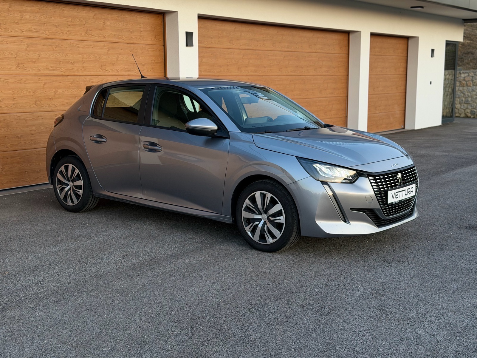 Peugeot 208 1,2 • Full led • Navi • 38tkm • Servis, fotografija 2