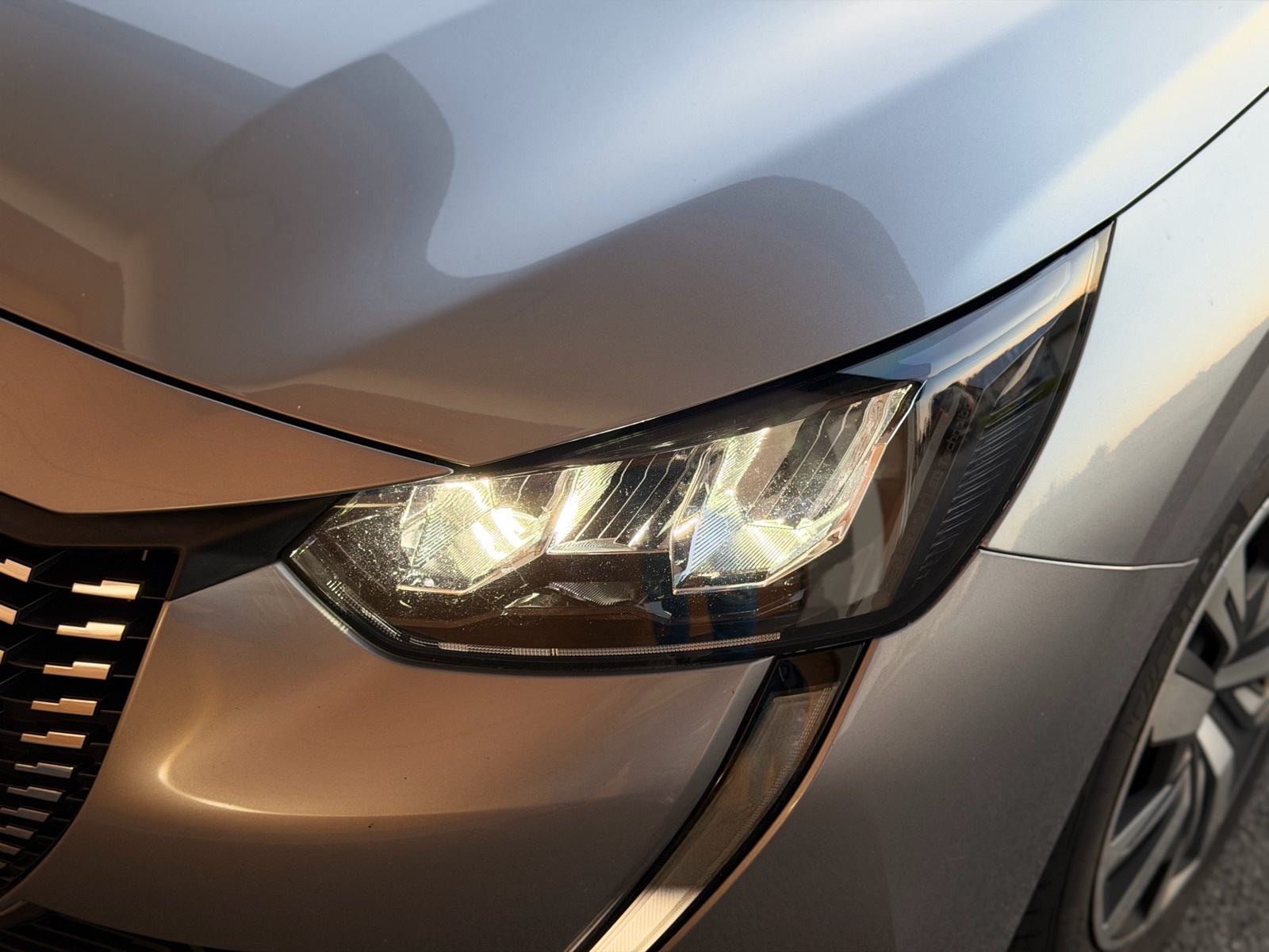 Peugeot 208 1,2 • Full led • Navi • 38tkm • Servis, fotografija 9