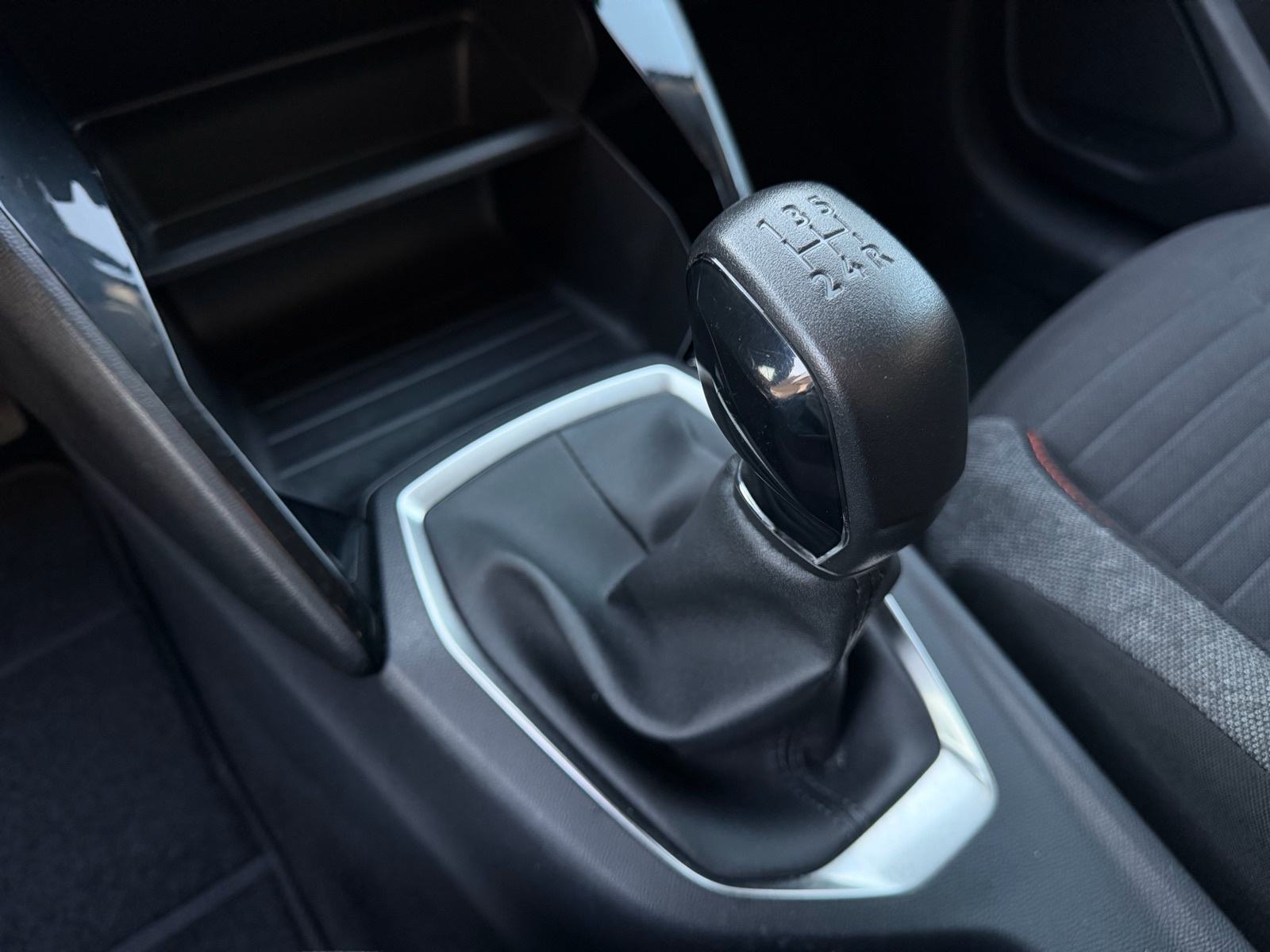 Peugeot 208 1,2 • Full led • Navi • 38tkm • Servis, fotografija 19