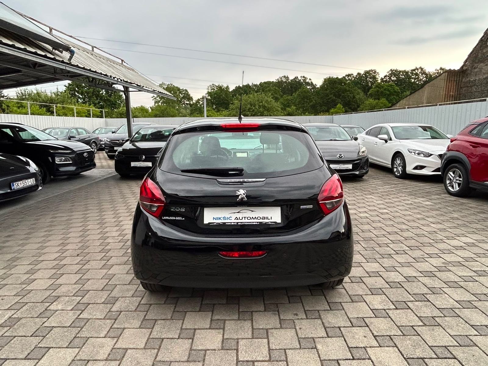 Peugeot 208 1,2 *garancija na km**LED,navi..**, fotografija 4